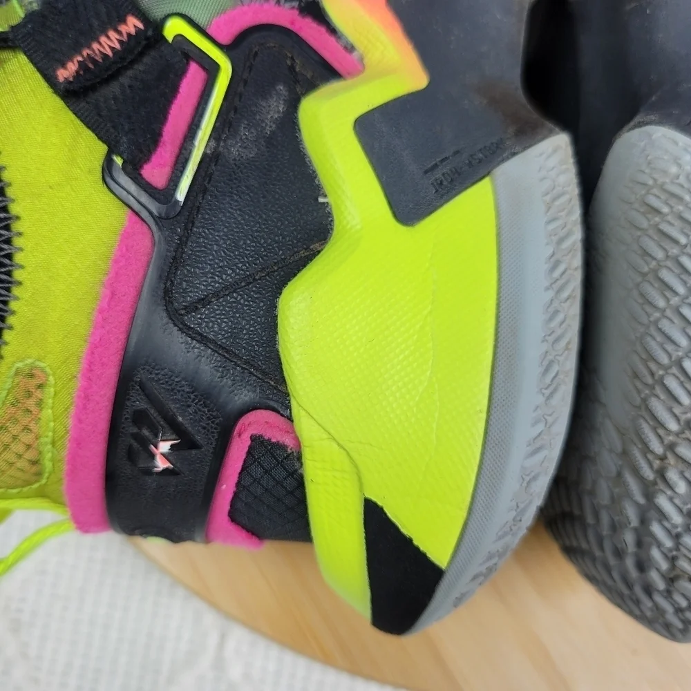 Nike air Jordan Why Not Zer 0.5 Raging Youth Size 6.5Y Women‎ Size 8.5